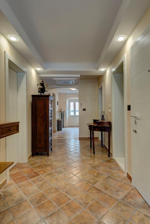 Old Town Palace Bucha Appartement *
